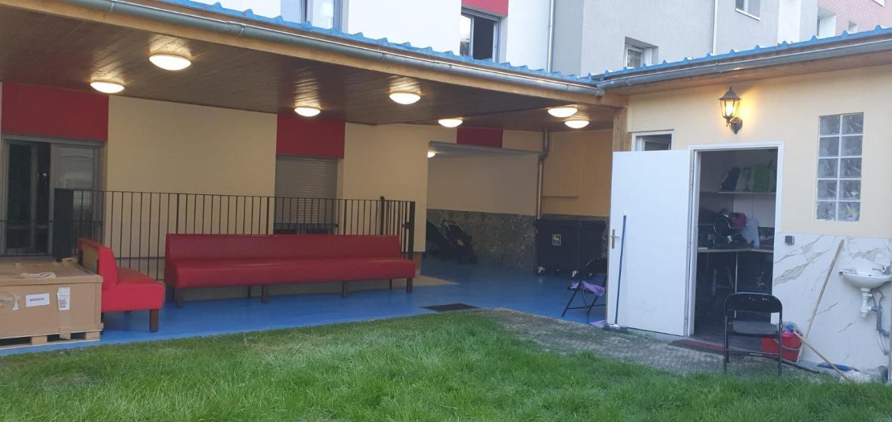 Hotel Le Privilege La Courneuve Exterior foto